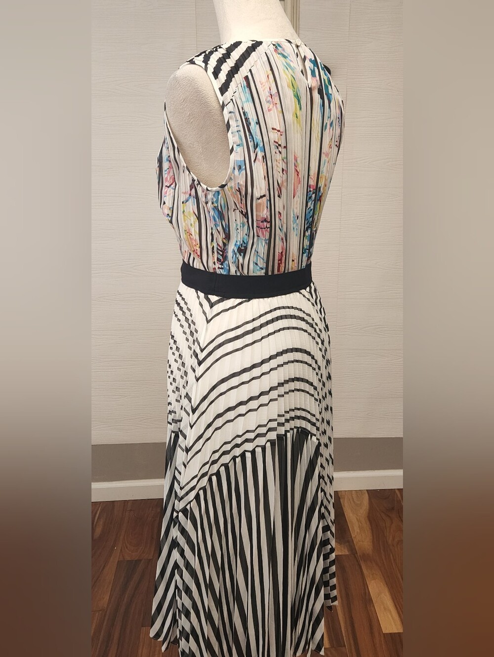 BCBGMAXAZRIA Colorblock Pleated Midi Kaitlynn Dress Multicolor Abstract Stripe - Picture 8 of 11